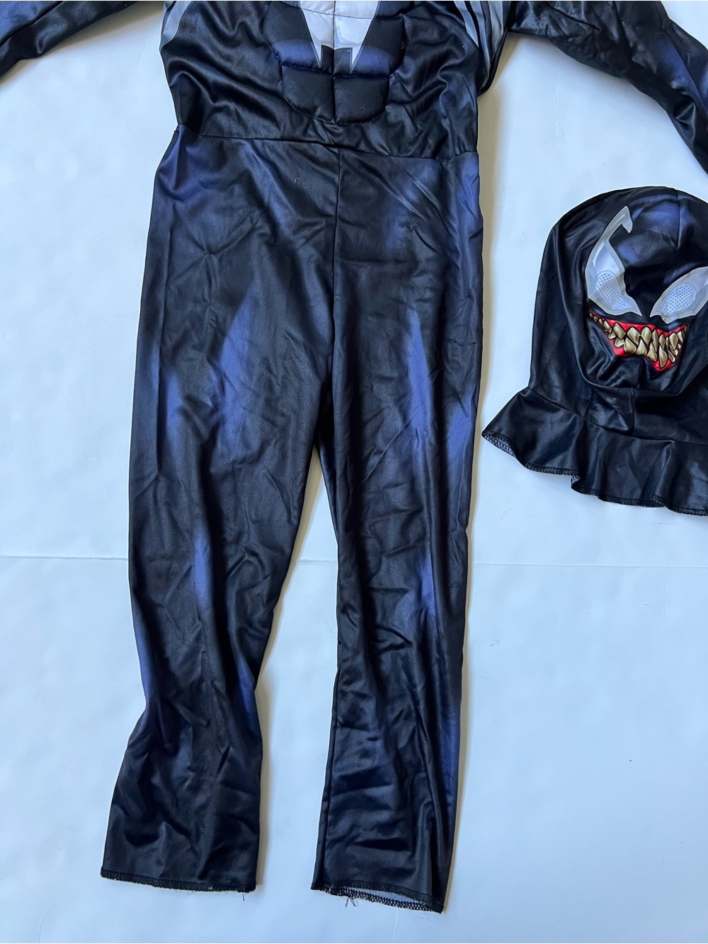 Jazwares Marvel Venom Child Costume Padded Muscles Jumpsuit Mask Small (4/7) - Picture 8 of 16